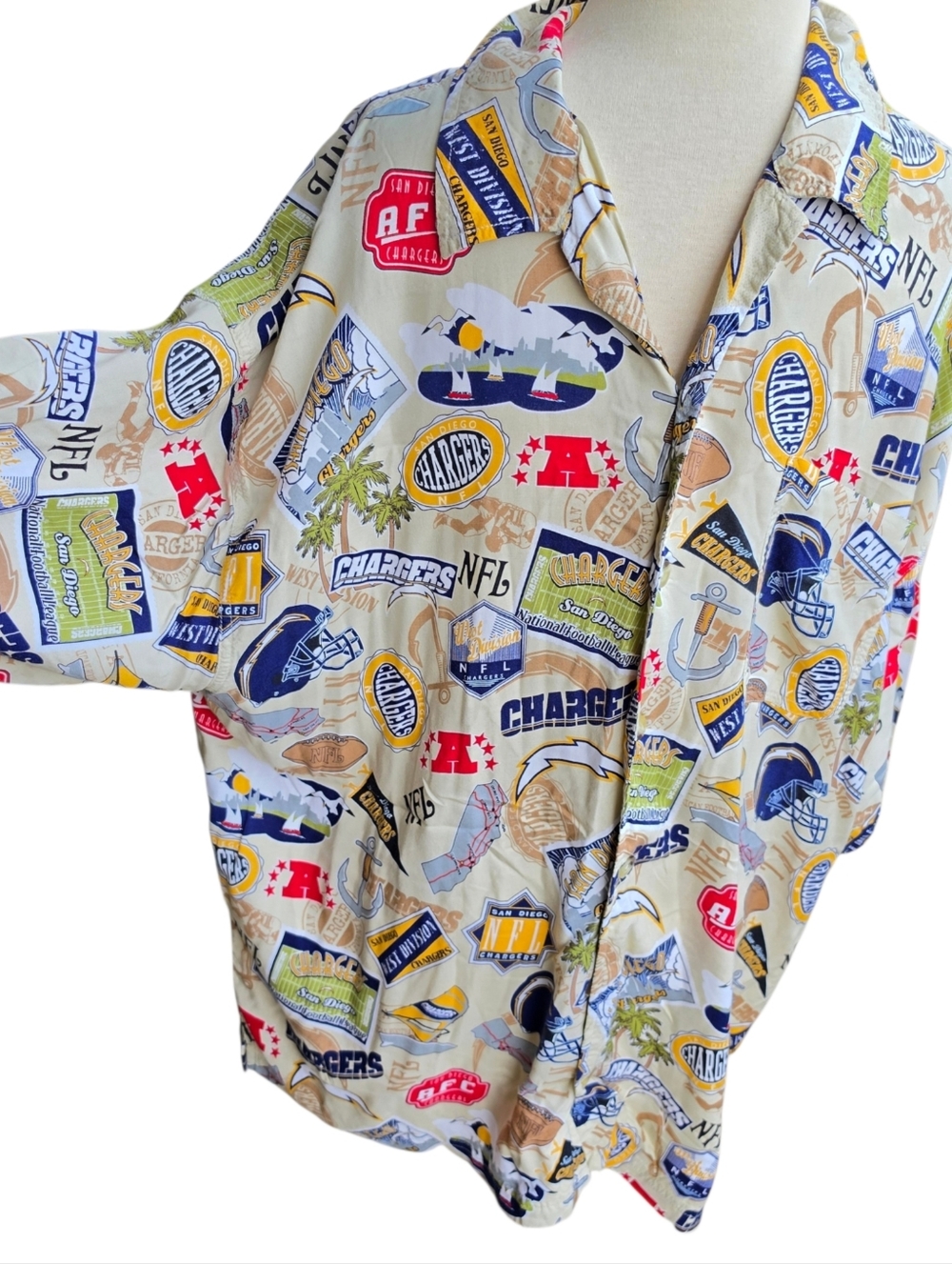 Vintage NFL San Diego Chargers Aloha Hawaiian Button Up Shirt AFC Size 2XL Men's - Picture 2 of 7